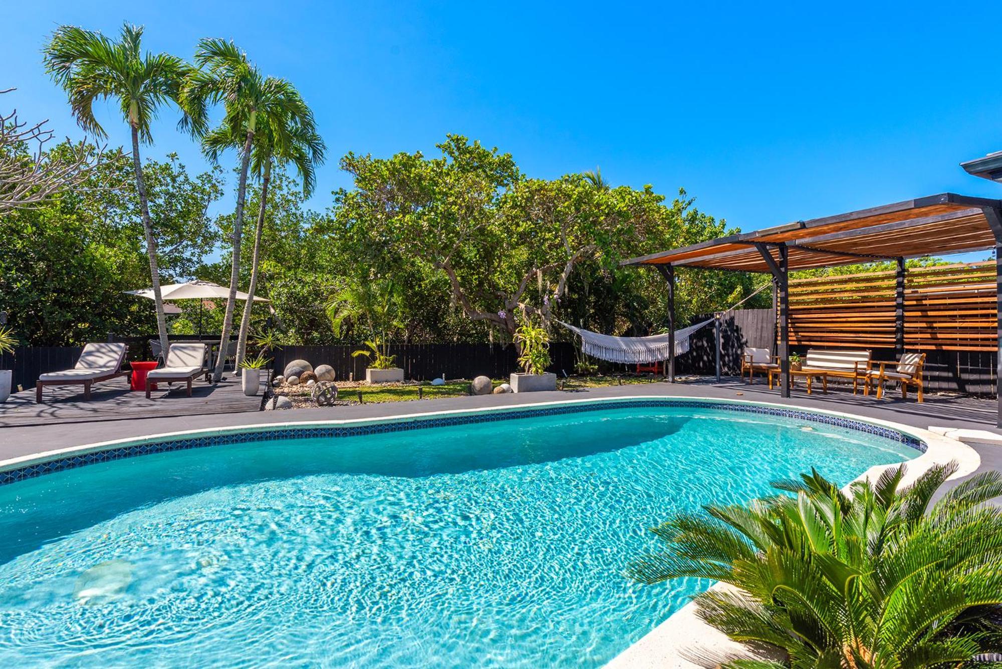 Entire Villa, North Miami Beach With Pool On Canal! Exterior photo